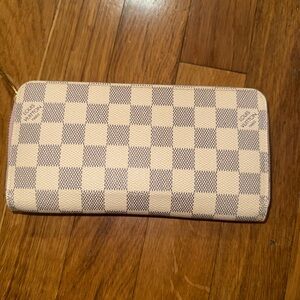 Louis Vuitton Damier Azur Wallet in Cream and Gray